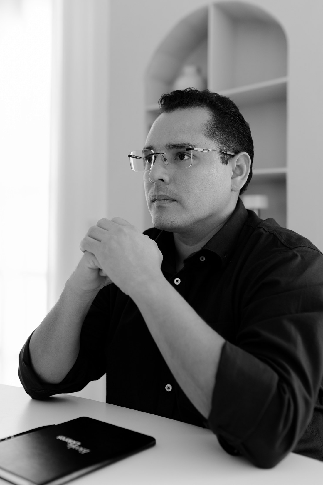 Eric Carminati, mentor de líderes, em retrato frontal